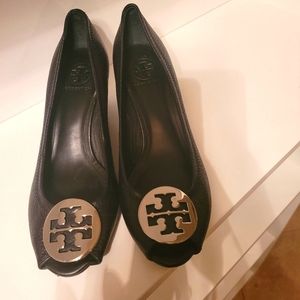 Classic style Tory Burch black leather wedge with silver logo,